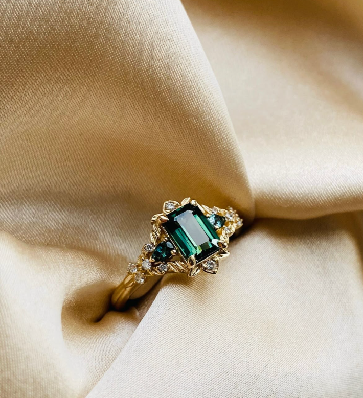 Matsya Emerald Horizon Ring